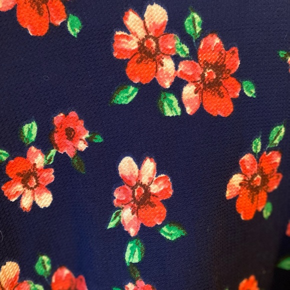Plus size skirt. fits an XL-2XL. Very stretchy. Cute floral pattern. - Picture 4 of 4